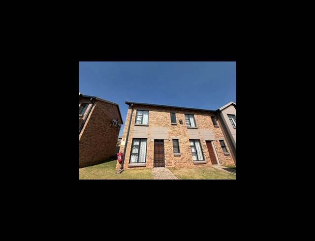 2 BEDROOM TOWNHOUSE FOR SALE IN ALBERTSDAL
